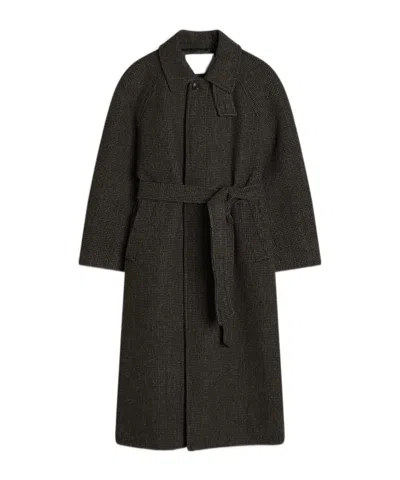 Dunst Long-sleeved Collared Coat In Black