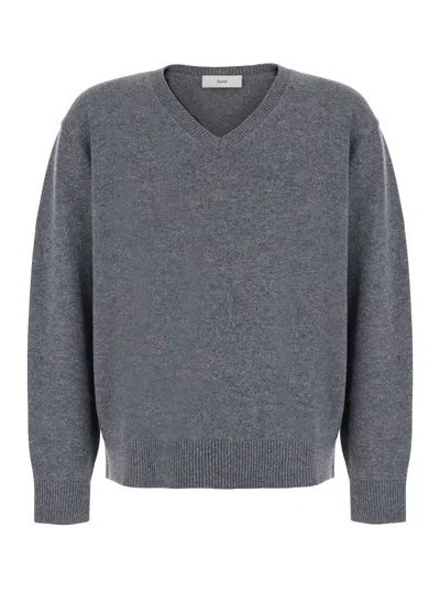 Dunst Unisex Cashmere V-neck Sweater With Long Sleeves In Gray