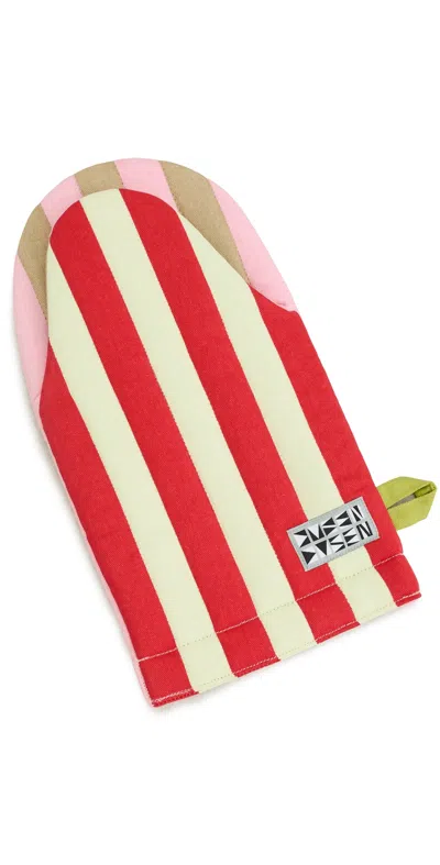 Dusen Dusen Striped Oven Mitt Ladybug