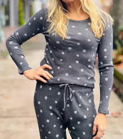 Dylan Snowflake Classic Thermal Top In Black In Blue