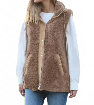 Dylan Weekend Sherpa Vest In Brown