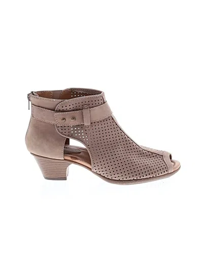 Pre-owned Earth Ankle Boots In Tan