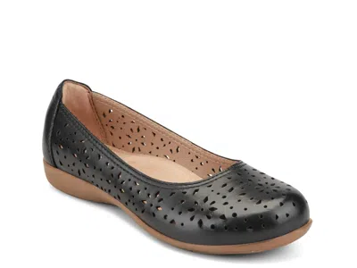 Earth Bentlee Flat In Black