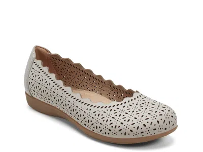 Earth Bria Flat In Gray