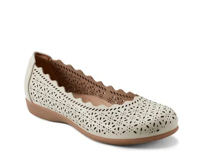 Earth Bria Flat In White