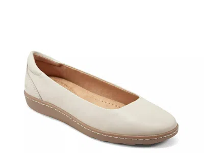 Earth Landen Slipon In White