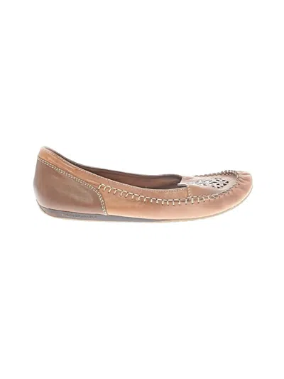 Pre-owned Earth Origins Flats In Tan