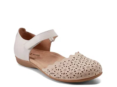 Earth Origins Wide Width Brynn Sandal In White