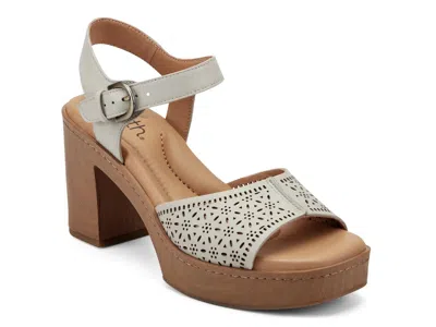 Earth Quinty Platform Sandal In White