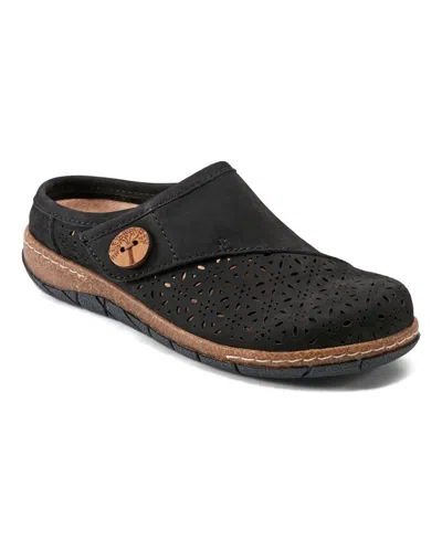 EARTH WOMEN'S ERINN CUTOUT SLIP-ON CLOGS