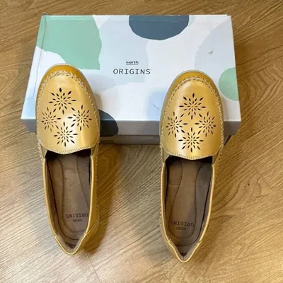 Earth Women's Freya Shoes In Yellow In Gold