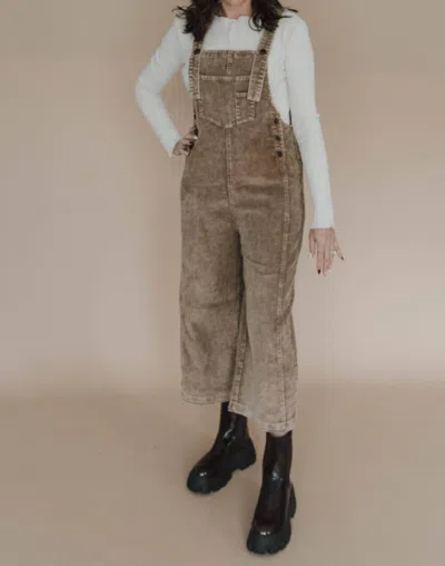 Easel Carefree Corduroy Overalls In Walnut