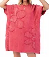 Easel Daisy Patch Mineral Wash Knit Dress In Red In Pink