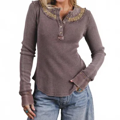 Easel Embroidered Neck Thermal Top In Mocha Mousse In Black