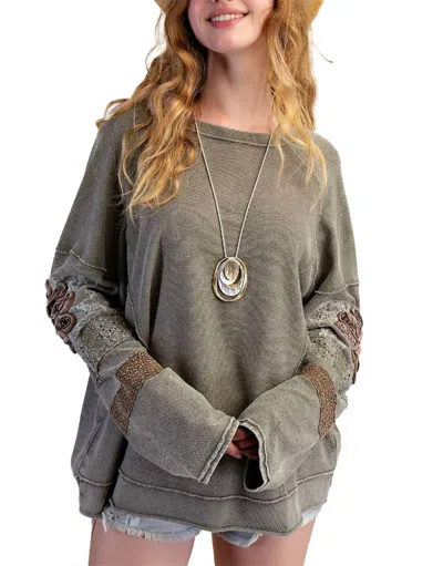 Easel Faded Top In Olive In Green