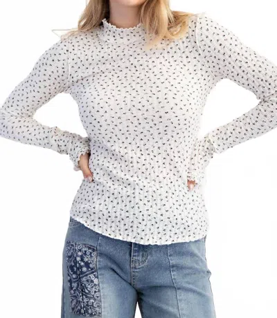 Easel Floral Printed Thermal Fitted Top In Ivory In Blue