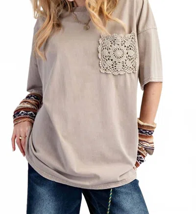 Easel Kate Crochet Pocket Tee In Mushroom In Gray