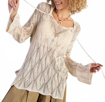 Easel Leaf Whisper Knot Top In Natural In White