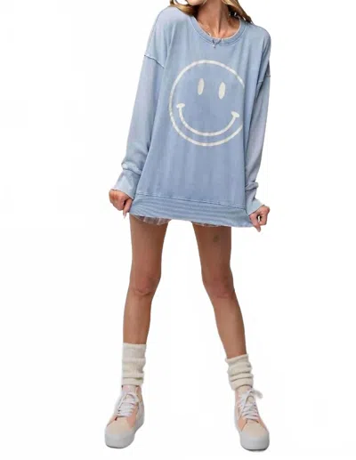 Easel Mineral Wash Smiley Happy Face Pullover - Curvy In Peri Blue In Grey