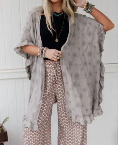 Easel Petal Glow Embroidered Kimono In Ash