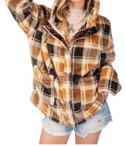 Easel Plaid Fleece Hooded Jacket In Camel In Neutral