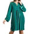 Easel Rush Of Velvet Tunic Mini Dress In Emerald In Green