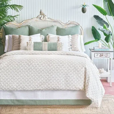 Eastern Accents Casa Guava Bedset In Beige,white