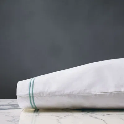 Eastern Accents Enzo 200 Thread Count Egyptian-quality Cotton Percale Pillowcase In Aruba