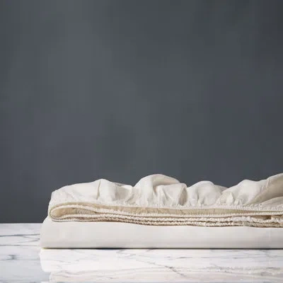 Eastern Accents Izaro 300 Thread Count Egyptian-quality Cotton Sateen Fitted Sheet In Ivory