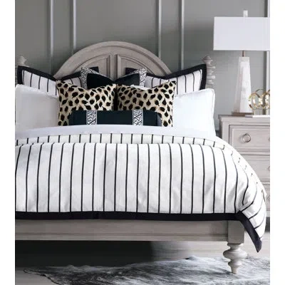 Eastern Accents Vadoma White/black Modern & Contemporary Comforter In White,black