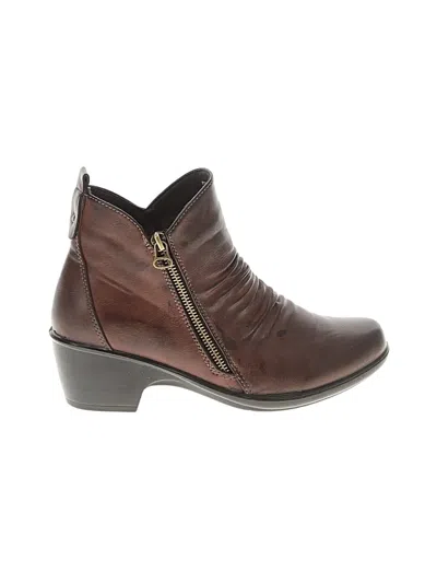 Pre-owned Easy Spirit Ankle Boots In Brown