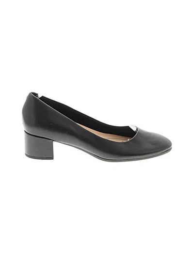 Pre-owned Easy Spirit Flats In Black