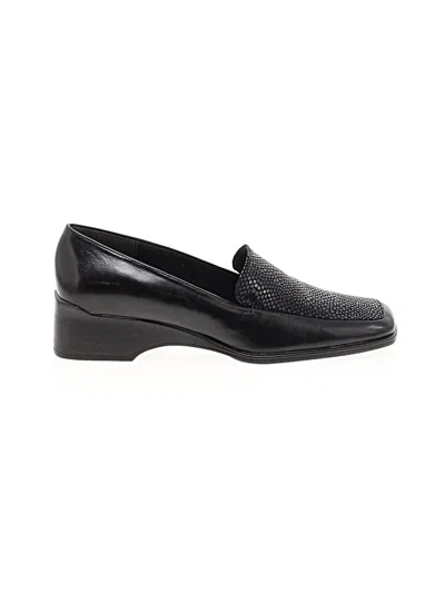Pre-owned Easy Spirit Flats In Black