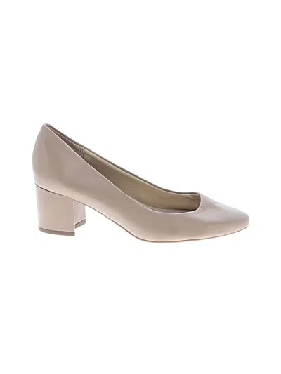 Pre-owned Easy Spirit Heels In Ivory