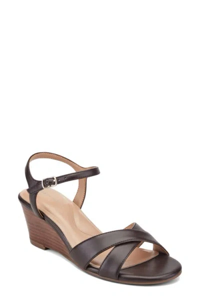 Easy Spirit Noya Wedge Sandal In Brown
