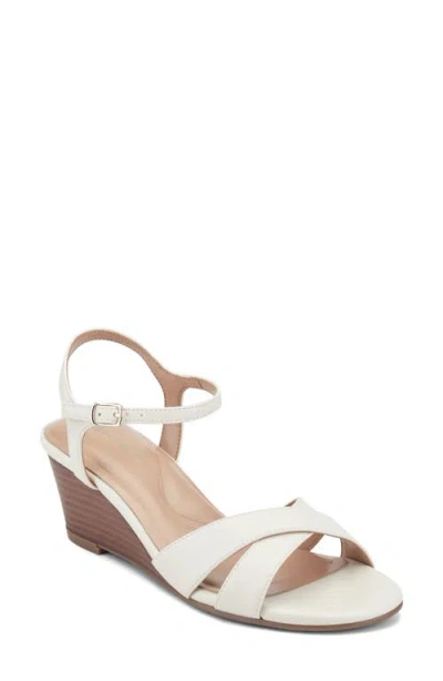 Easy Spirit Noya Wedge Sandal In White