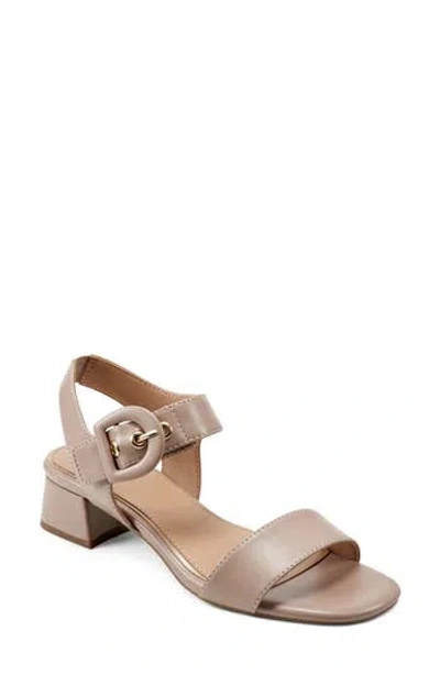 Easy Spirit Sabriena Sandal In Medium Natural