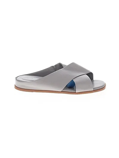 Pre-owned Easy Spirit Sandals In Gray