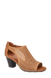 Easy Street Amira Laser Cut Pump In Luggage