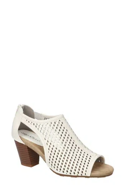Easy Street Amira Laser Cut Pump In White