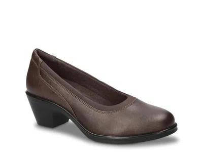 Easy Street Chyler Pump In Brown