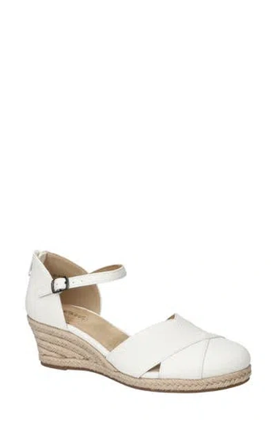 Easy Street Coast Espadrille Wedge Sandal In White Linen Embossed