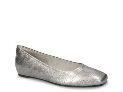 Easy Street Crescent Flat In Silver