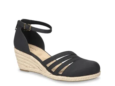 Easy Street Daytona Wedge Sandal In Black