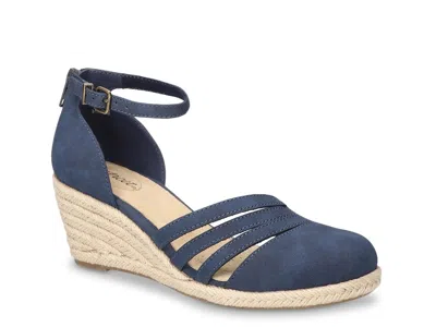 Easy Street Daytona Wedge Sandal In Blue
