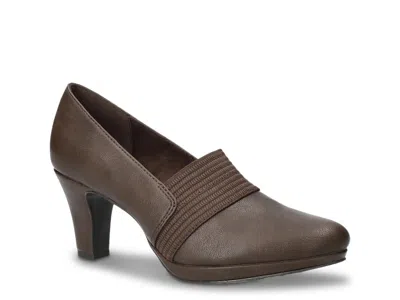 Easy Street Donya Pump In Brown