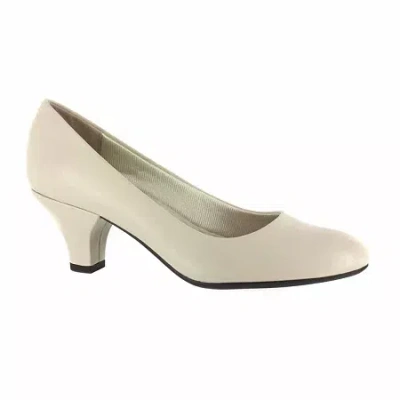 Easy Street Fabulous Womens Round Cone Heel Pumps In White
