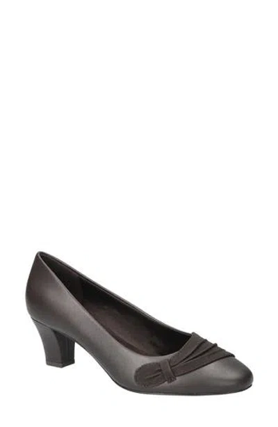 Easy Street Ginnifer Pump In Brown