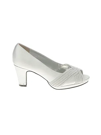 Pre-owned Easy Street Heels In Silver