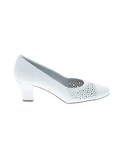 Pre-owned Easy Street Heels In White